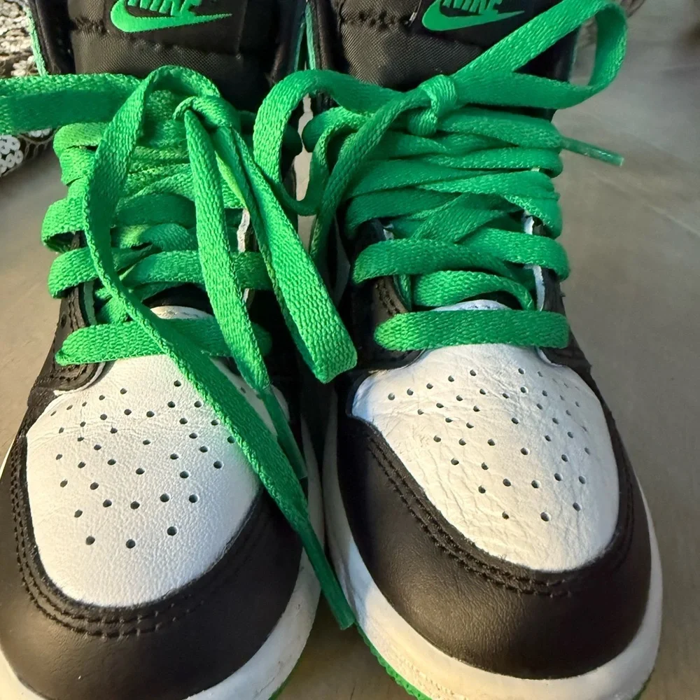 Nike Kids' Black, White,‎ and Green Air Jordan 1